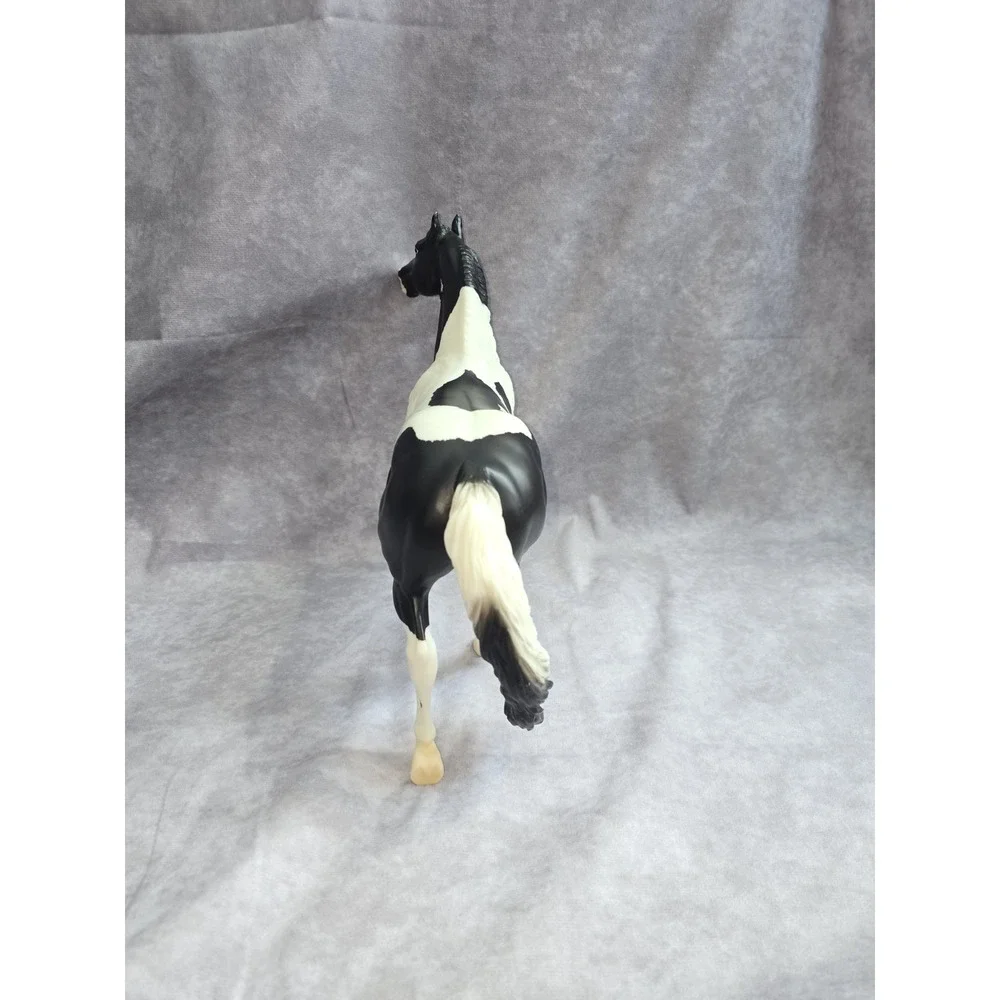 Breyer BreyerFest Horse #711106 Tommie Turvey's Joker Pinto Smart Chic Olena